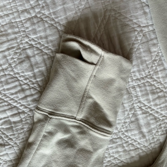 Under Armour Cream and Red Long Sleeve Oversized Hooded Sweatshirt - Picture 10 of 10